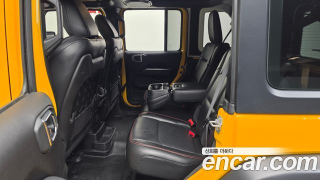 Jeep Wrangler 2020 — photo 18