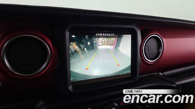Jeep Wrangler 2020 — photo 21