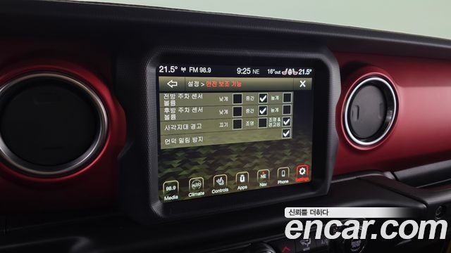 Jeep Wrangler 2020 — photo 23