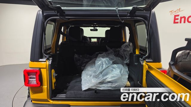 Jeep Wrangler 2020 — photo 26