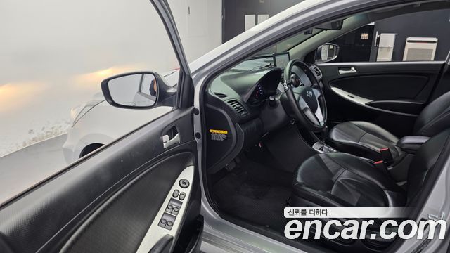 Hyundai Accent 2012 — photo 10