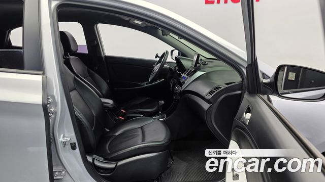 Hyundai Accent 2012 — photo 11