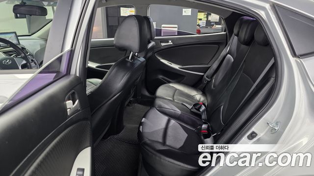 Hyundai Accent 2012 — photo 12