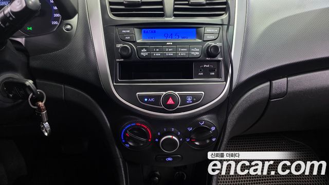 Hyundai Accent 2012 — photo 16