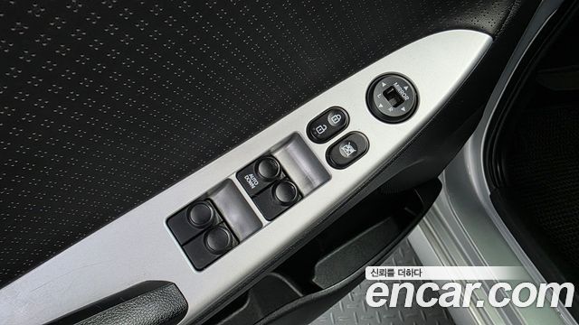Hyundai Accent 2012 — photo 17