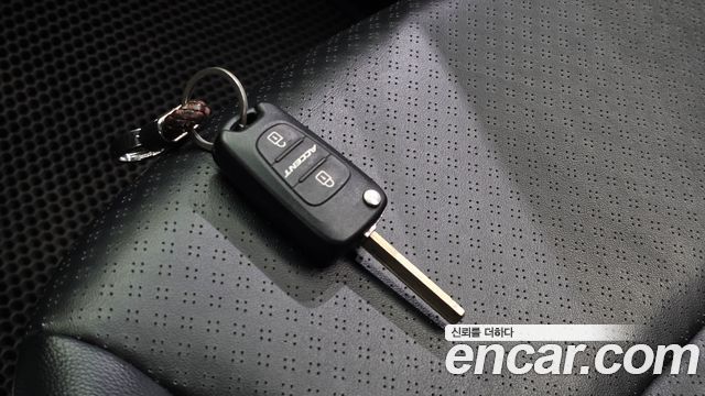 Hyundai Accent 2012 — photo 20
