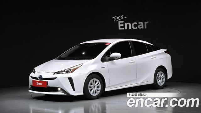 Toyota Prius 2019 — photo 1