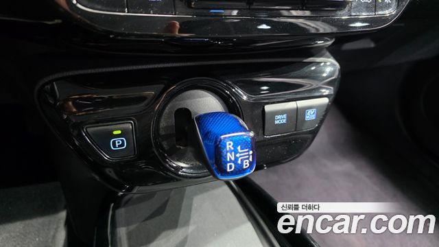 Toyota Prius 2019 — photo 9