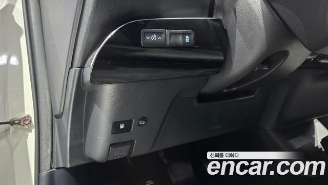 Toyota Prius 2019 — photo 12