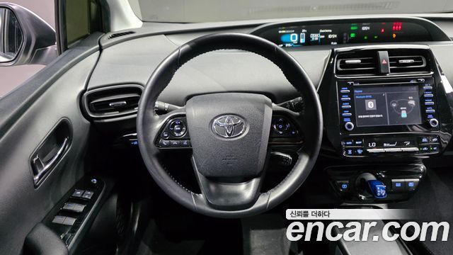Toyota Prius 2019 — photo 13