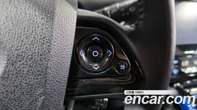 Toyota Prius 2019 — photo 17