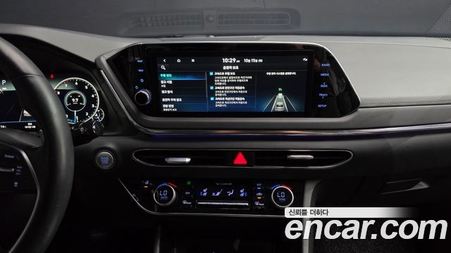Hyundai Sonata 2022 — photo 17