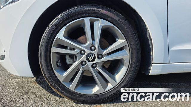 Hyundai AVANTE 2018 — photo 5