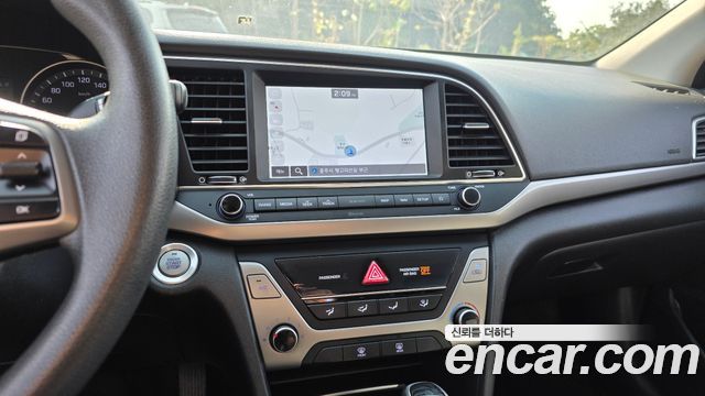 Hyundai AVANTE 2018 — photo 12