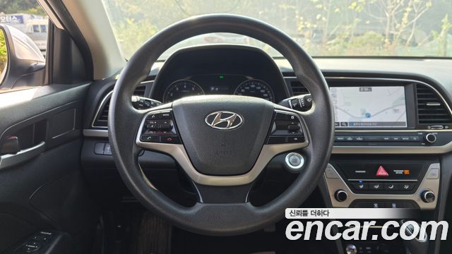 Hyundai AVANTE 2018 — photo 13