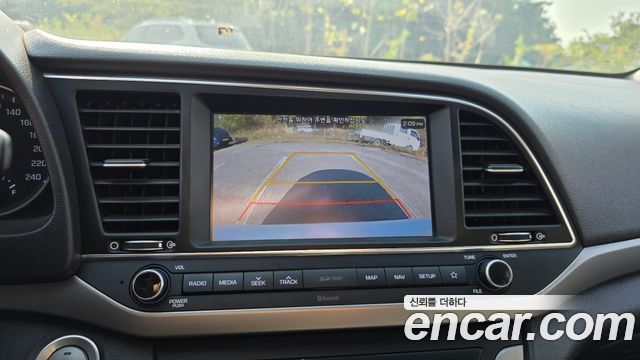 Hyundai AVANTE 2018 — photo 14