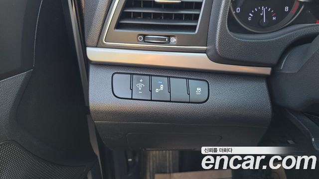 Hyundai AVANTE 2018 — photo 19