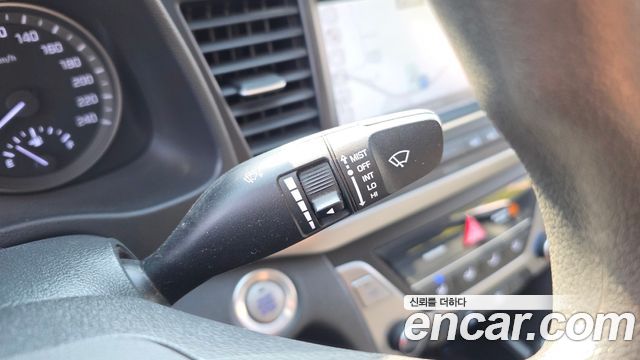 Hyundai AVANTE 2018 — photo 20