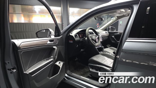 Volkswagen Tiguan 2023 — photo 10