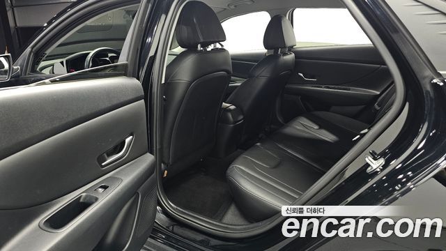 Hyundai AVANTE 2023 — photo 18
