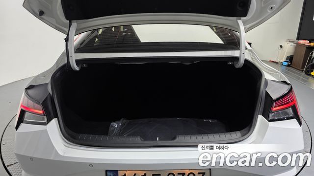Hyundai AVANTE 2021 — photo 16