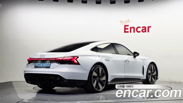 Audi e-tron GT 2022 — photo 2