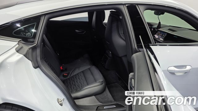 Audi e-tron GT 2022 — photo 12