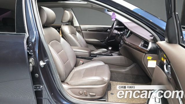 Kia K7 2018 — photo 11