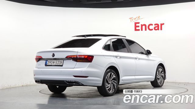 Volkswagen Jetta 2021 — photo 2