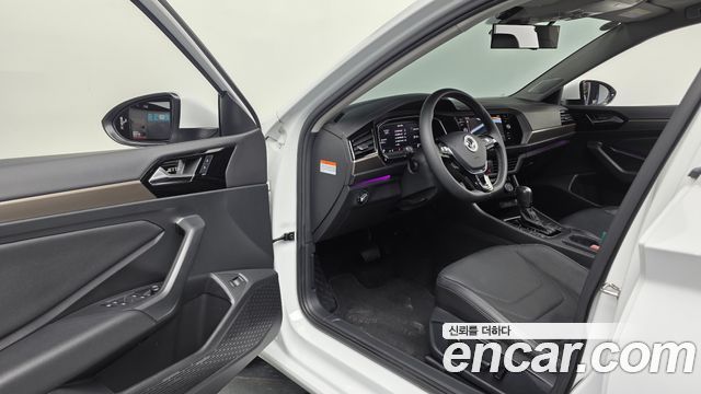 Volkswagen Jetta 2021 — photo 13