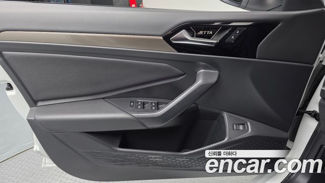 Volkswagen Jetta 2021 — photo 14