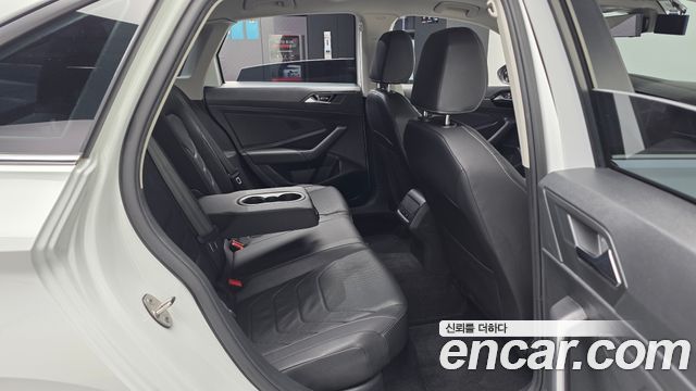 Volkswagen Jetta 2021 — photo 16