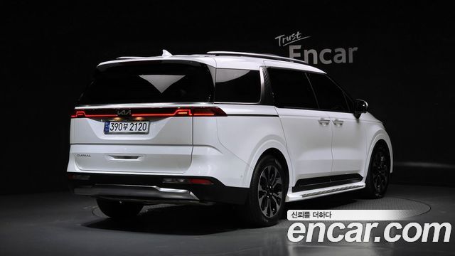 Kia Canival 2023 — photo 2