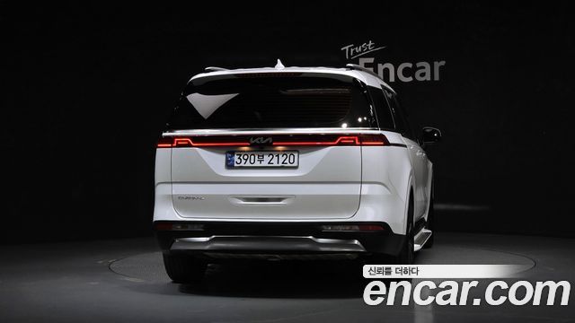 Kia Canival 2023 — photo 4