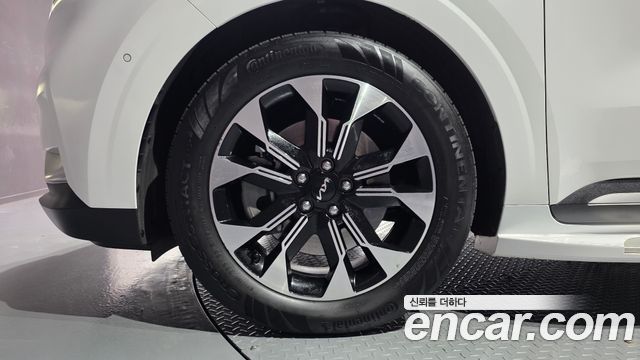 Kia Canival 2023 — photo 5