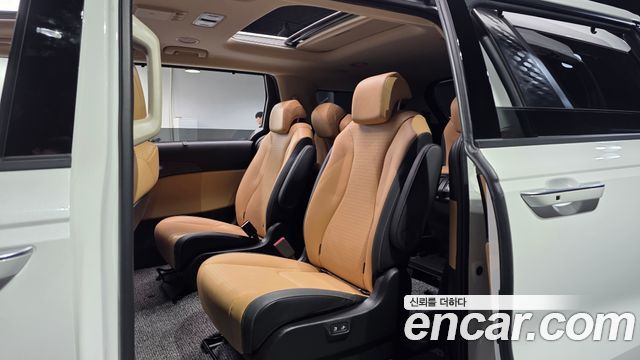 Kia Canival 2023 — photo 11