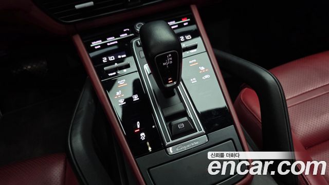 Porsche Cayenne 2020 — photo 12