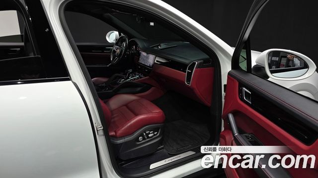 Porsche Cayenne 2020 — photo 17