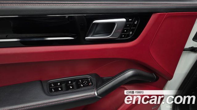 Porsche Cayenne 2020 — photo 23
