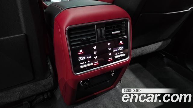 Porsche Cayenne 2020 — photo 25