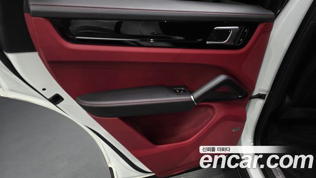 Porsche Cayenne 2020 — photo 15