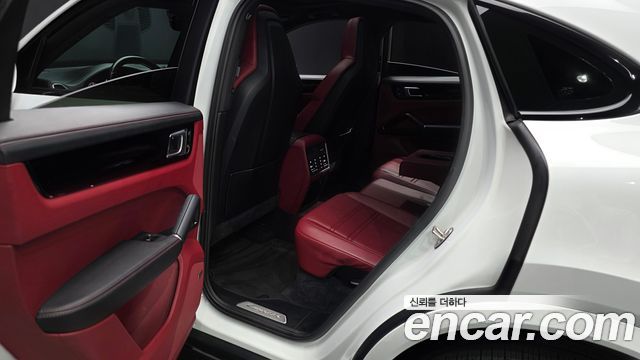 Porsche Cayenne 2020 — photo 16