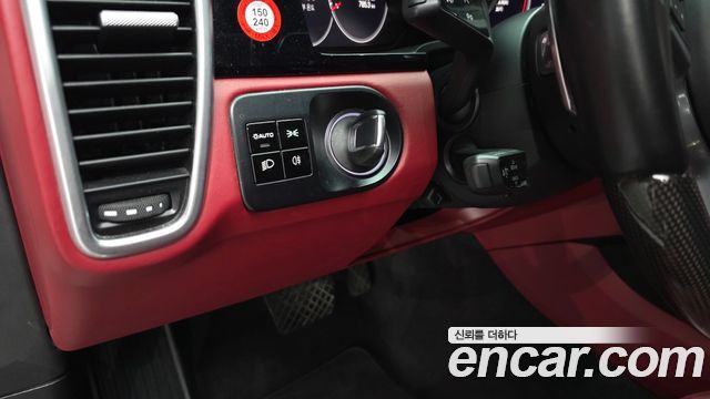 Porsche Cayenne 2020 — photo 28