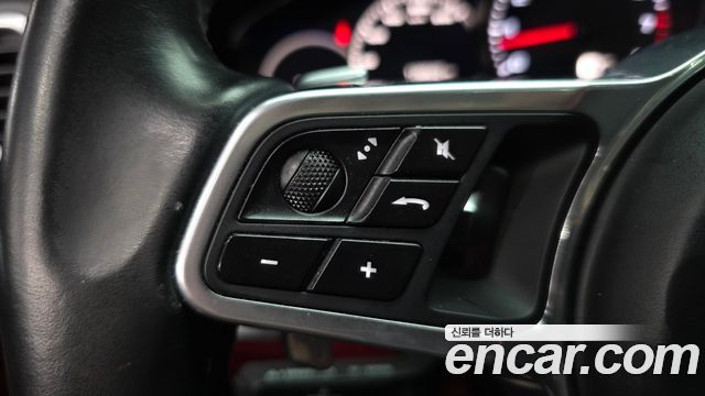 Porsche Cayenne 2020 — photo 29