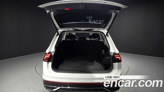 Volkswagen Tiguan 2023 — photo 20