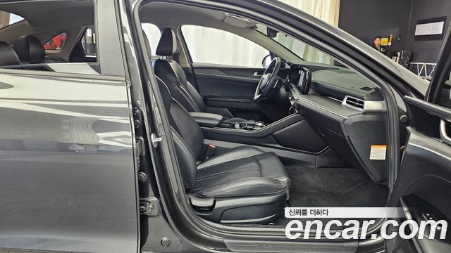 Kia K5 2022 — photo 16
