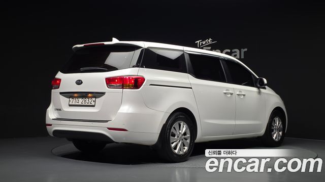 Kia Canival 2017 — photo 2