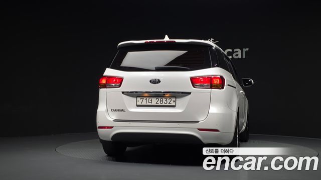 Kia Canival 2017 — photo 4