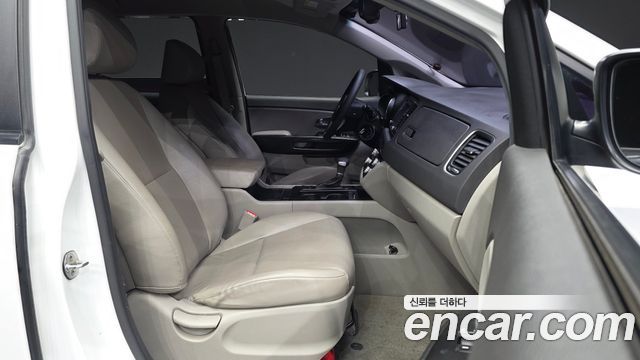 Kia Canival 2017 — photo 17