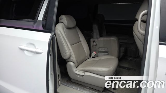 Kia Canival 2017 — photo 18